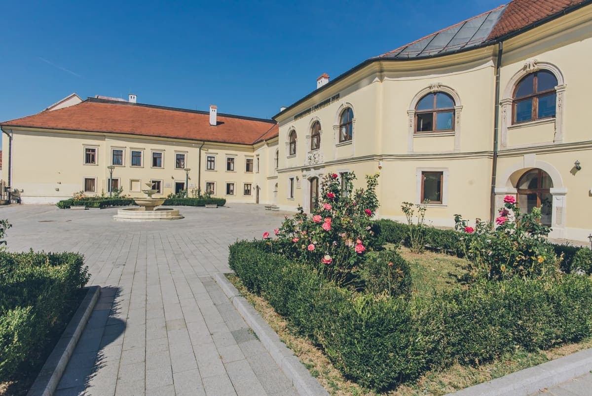 Palatul Apor din Alba Iulia